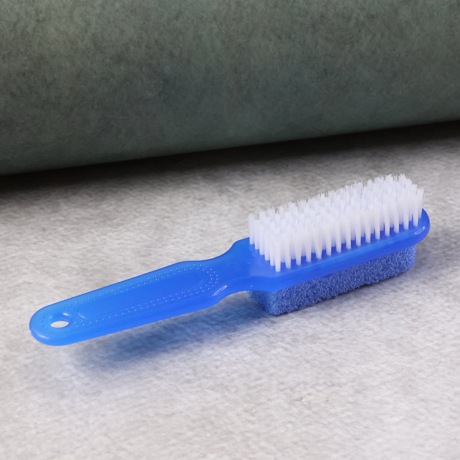 Wukusy 2-in-1 foot scrubber brush with pumice stone for exfoliating feet and removing dead skin in health and beauty routine