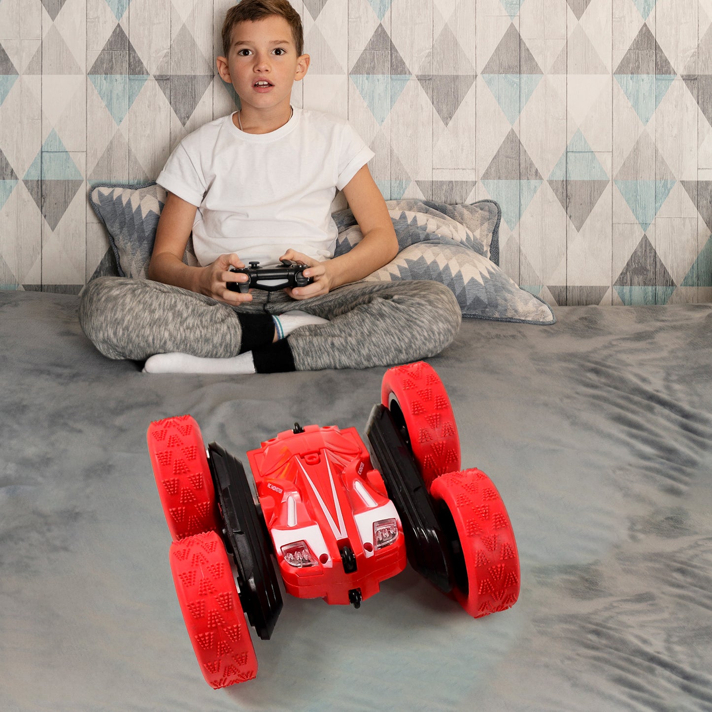 Wukusy remote control stunt car set with double-sided design and fast movement, perfect for kids' toy racing and stunt play.