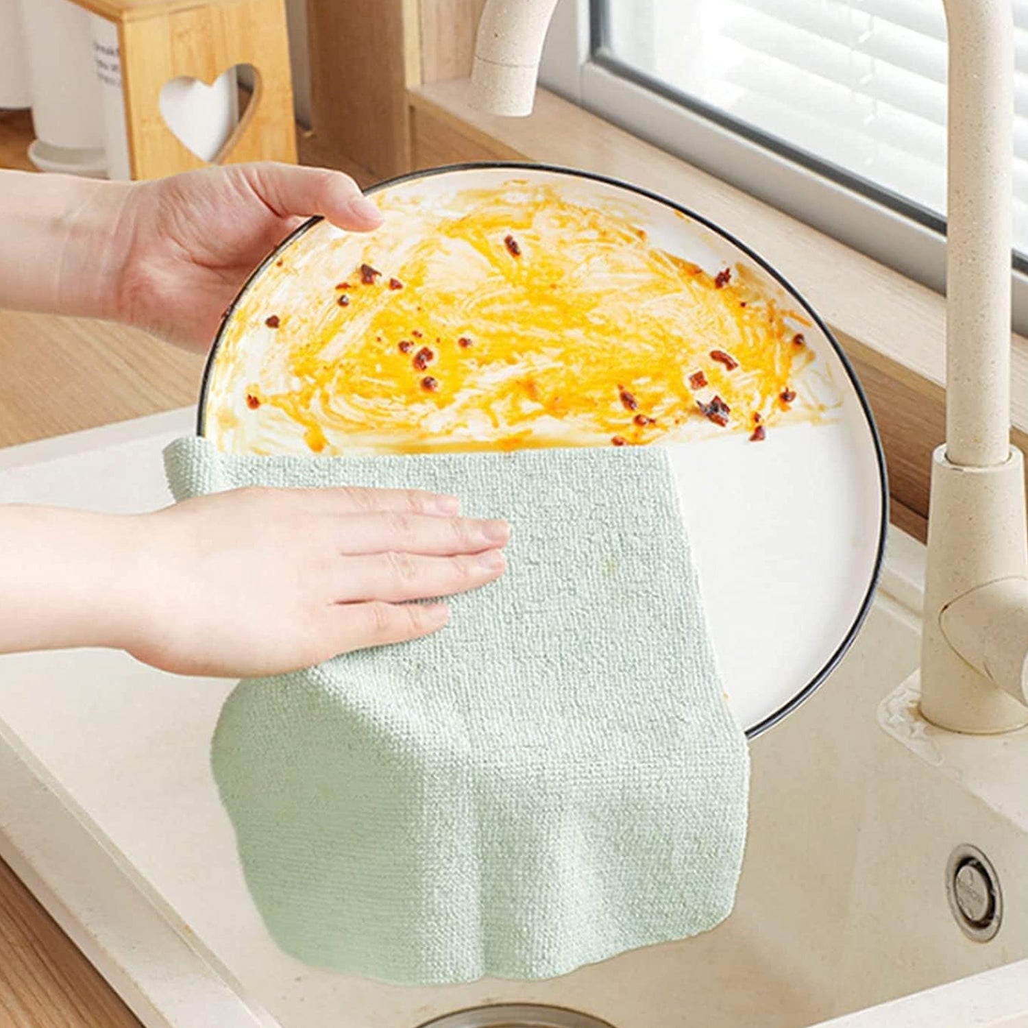 Set of 10 Wukusy microfiber cleaning cloths with box, soft and absorbent for cleaning surfaces and appliances.