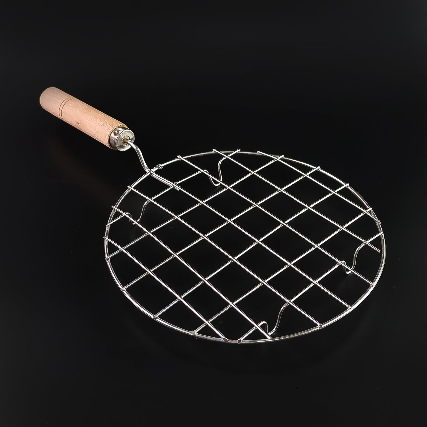 Wukusy stainless steel round kitchen roaster with a wooden handle, designed for grilling papad and barbecuing.