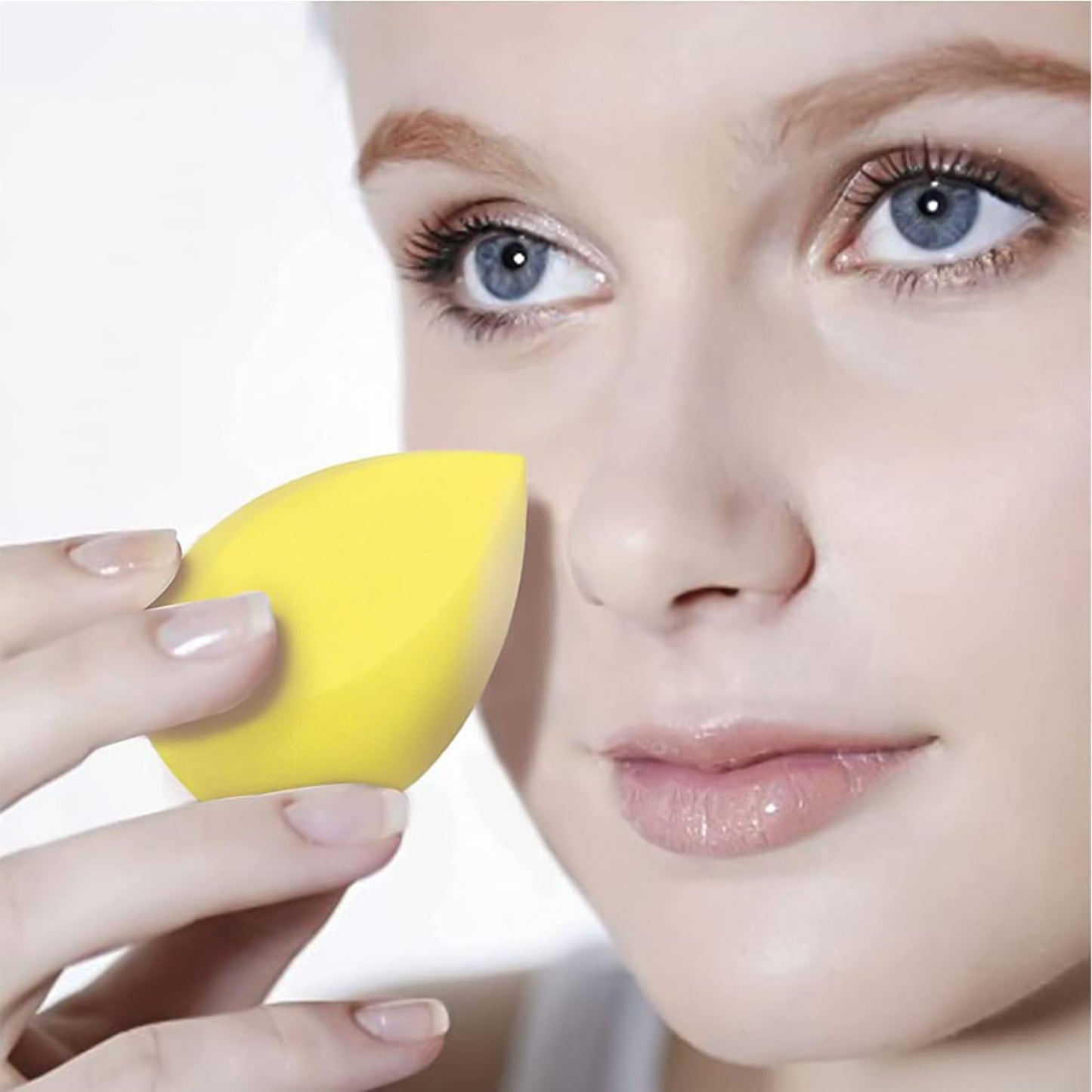 Wukusy makeup sponge set with four liquid, cream, and powder applicators in a case for flawless makeup application.