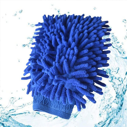 Wukusy microfiber wash mitt, a versatile cleaning glove, shown in close-up with soft microfiber material for effective washing.