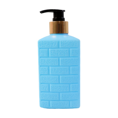 Wukusy plastic soap dispenser pump bottle with a clear container and pump for liquid soap or hand sanitizer.