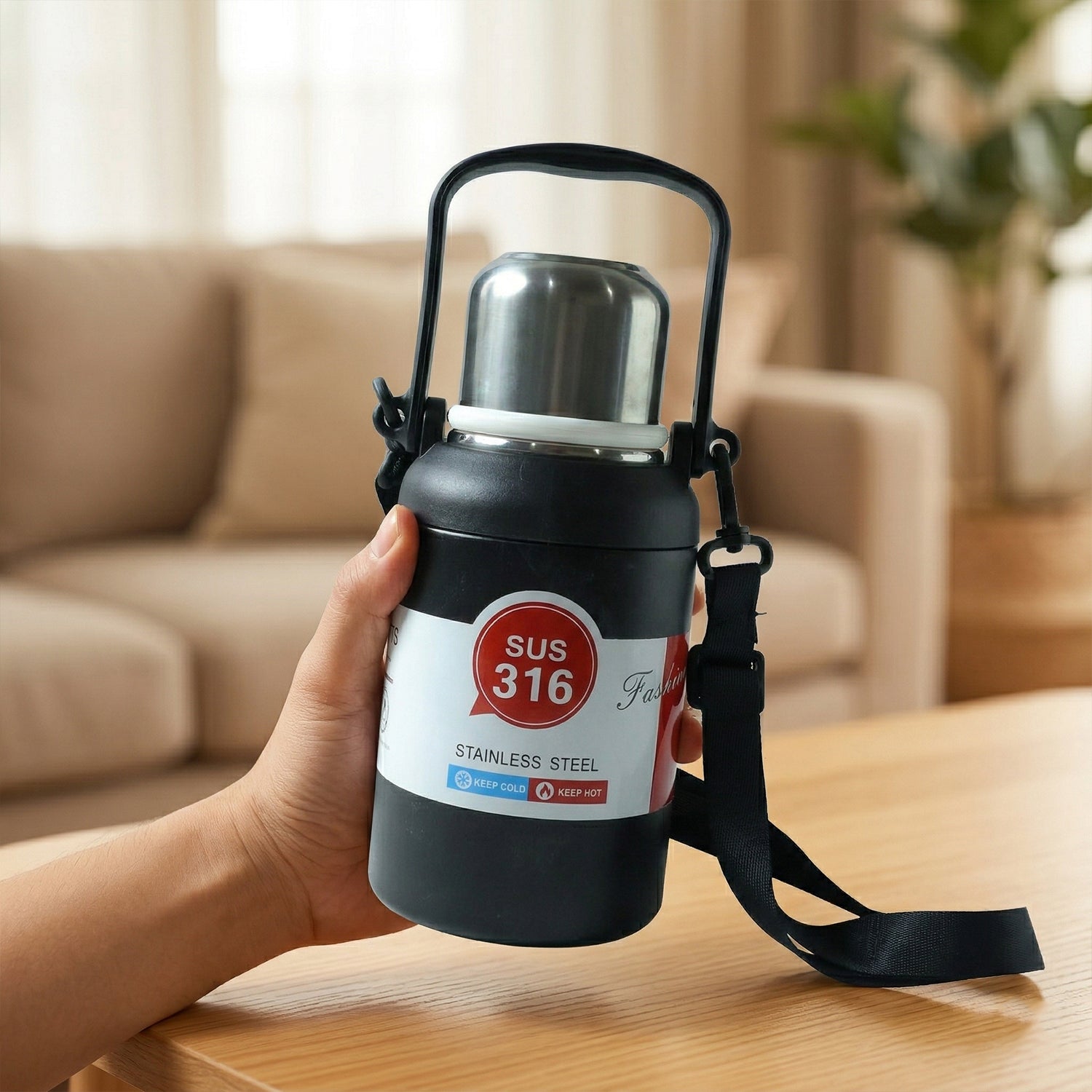 Wukusy 900ml stainless steel vacuum insulated bottle with handle, showcasing the sleek, durable design and ergonomic handle for easy carrying.