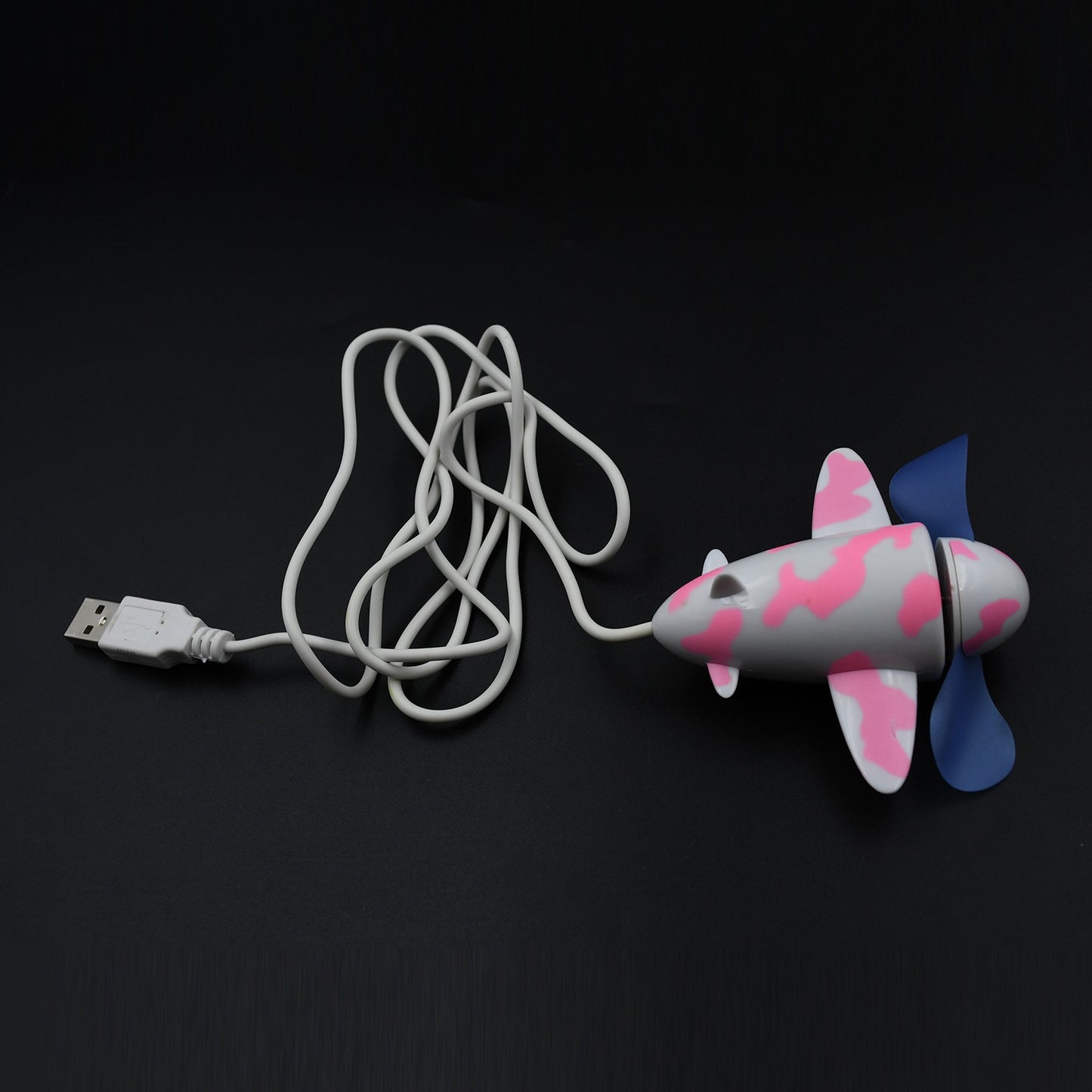 Wukusy 7721 plane-shaped USB fan with unique design, energy-saving desktop fan for laptops and computers.