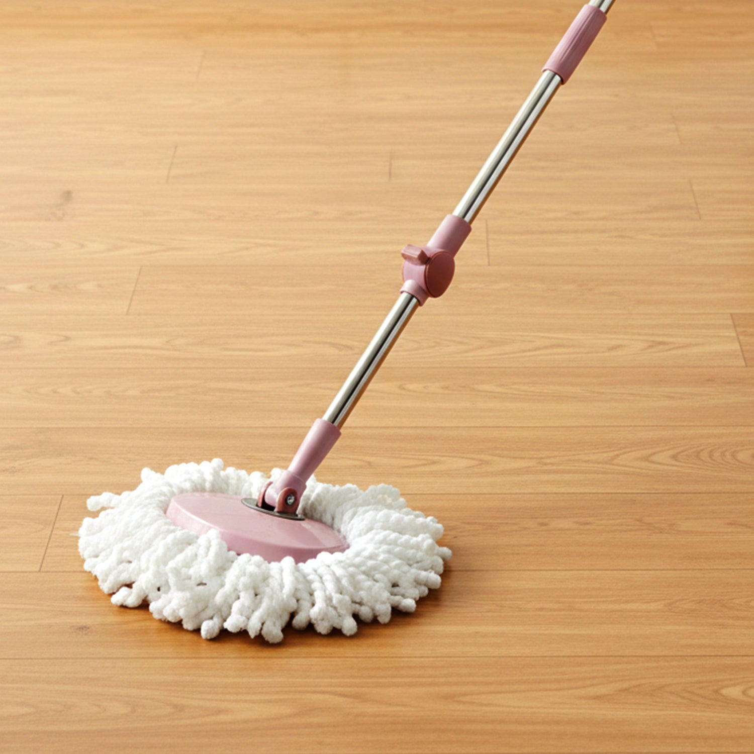 Wukusy Supermom Turbo Spin Mop Pipe Set with 130 cm adjustable handle, featuring a durable mop and cleaning accessories.