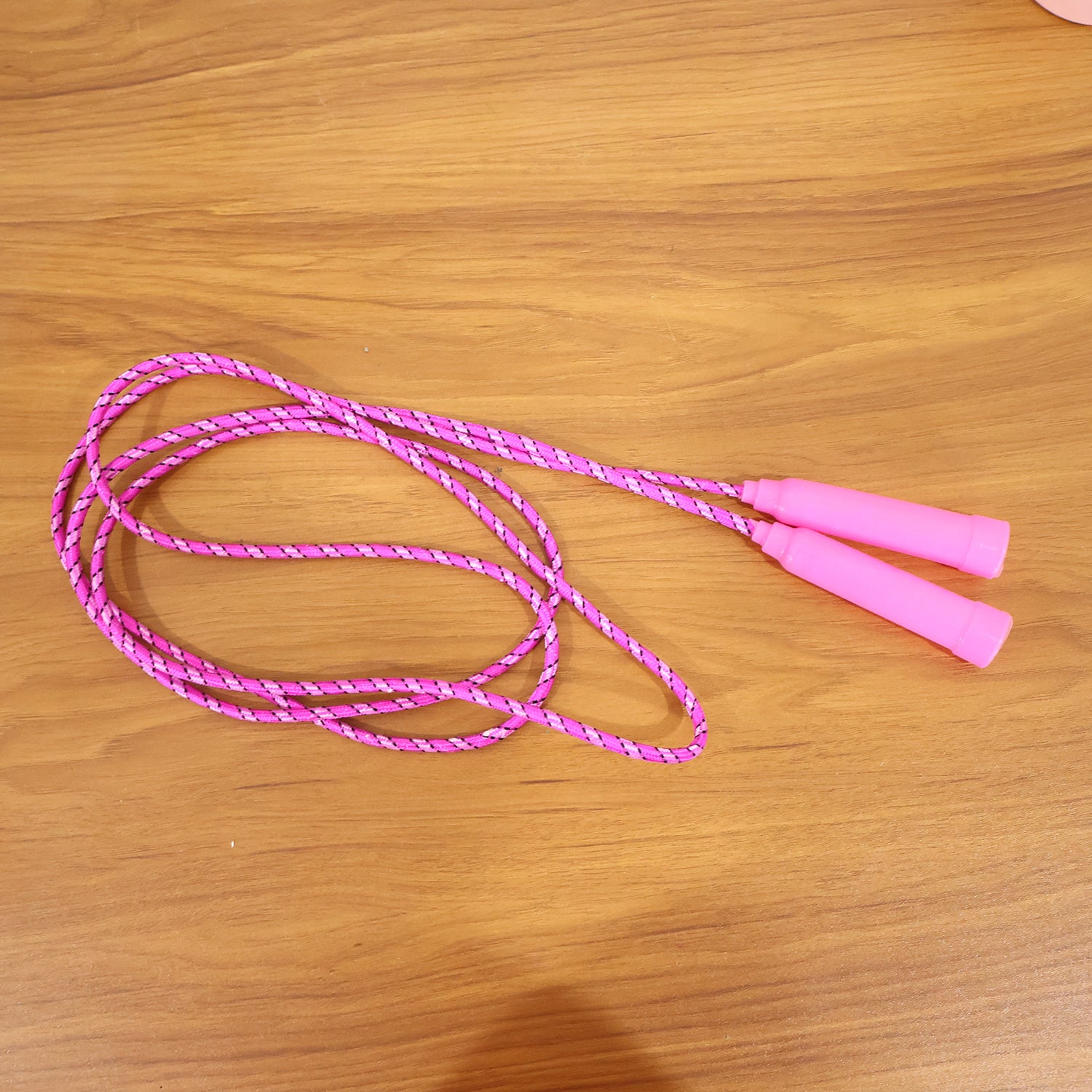 Kids and adults fitness skipping rope by Wukusy, showing a colorful jump rope ready for exercise use.