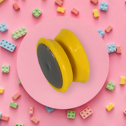 Wukusy small yoyo toy with string, designed for kids, featuring rotating motion to improve brain exercise and hand-eye coordination.