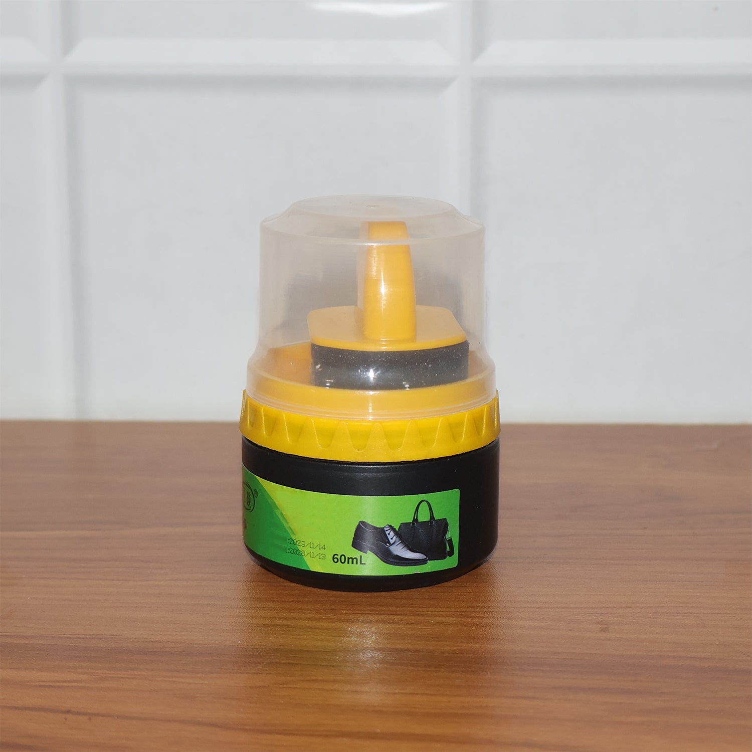 Wukusy black shoe polish cream with built-in sponge applicator, 60 ml, showing the compact jar and applicator for shoe shining.