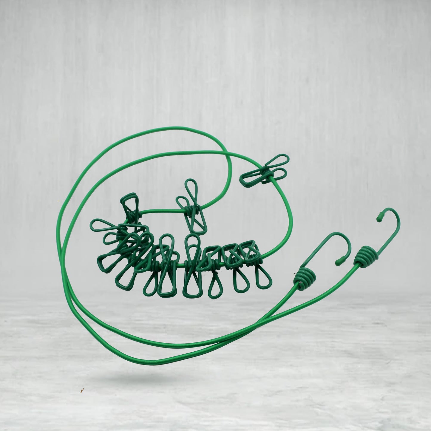 Wukusy elastic cloth drying rope with 12 metal clips, portable clothesline suitable for home or travel use.