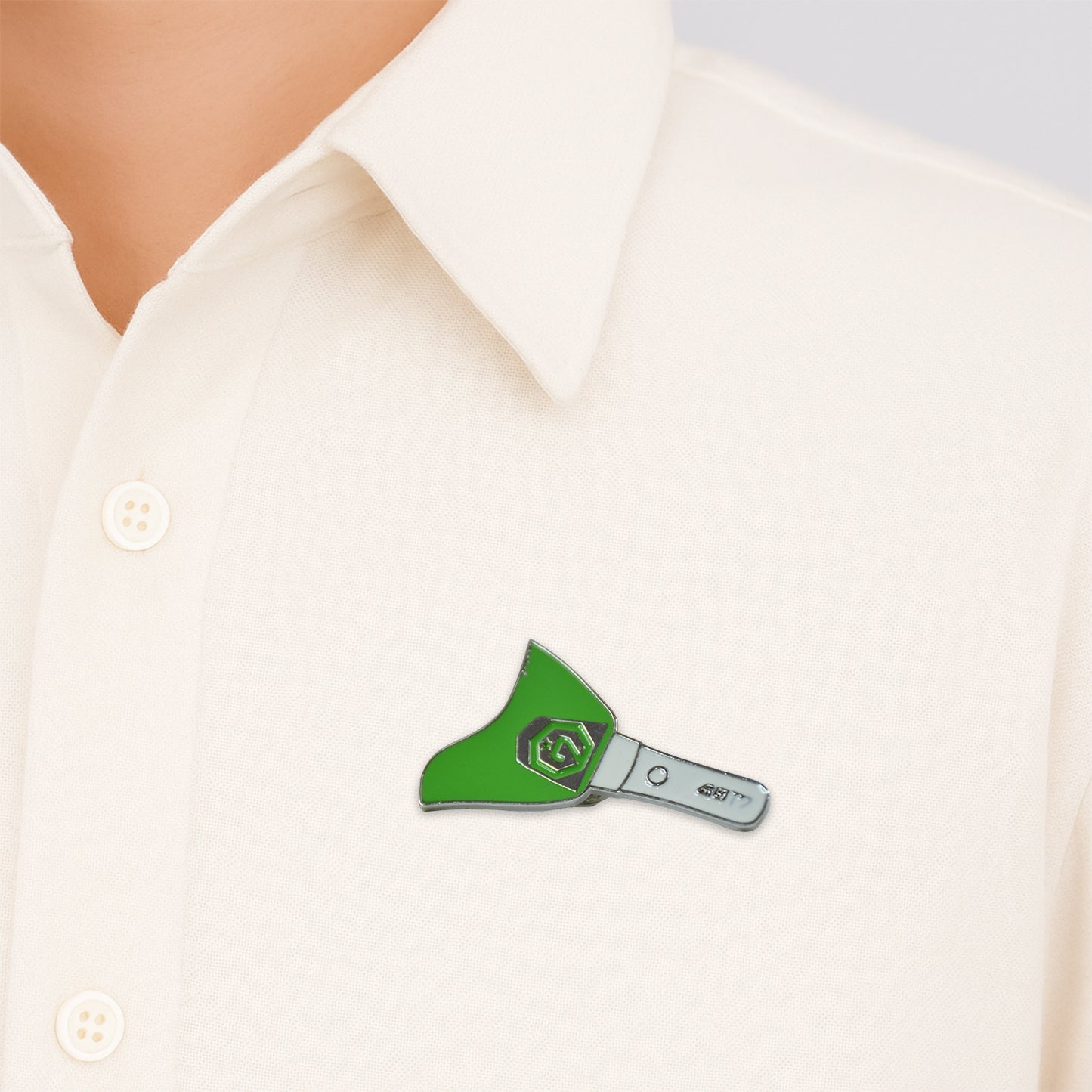 Wukusy stylish metal badge pin with a random office-themed design, single piece visible with intricate detailing.