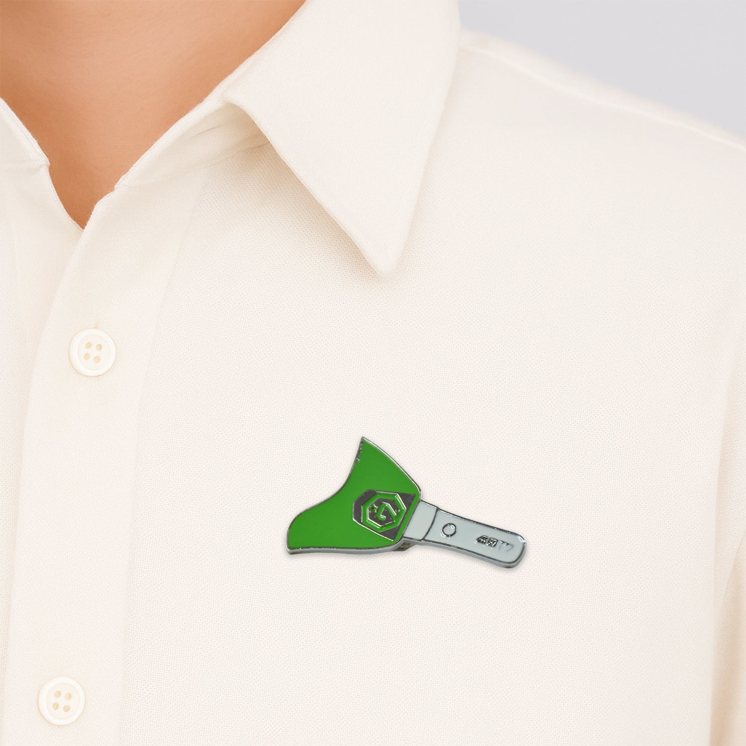 Wukusy stylish metal badge pin with a random office-themed design, single piece visible with intricate detailing.
