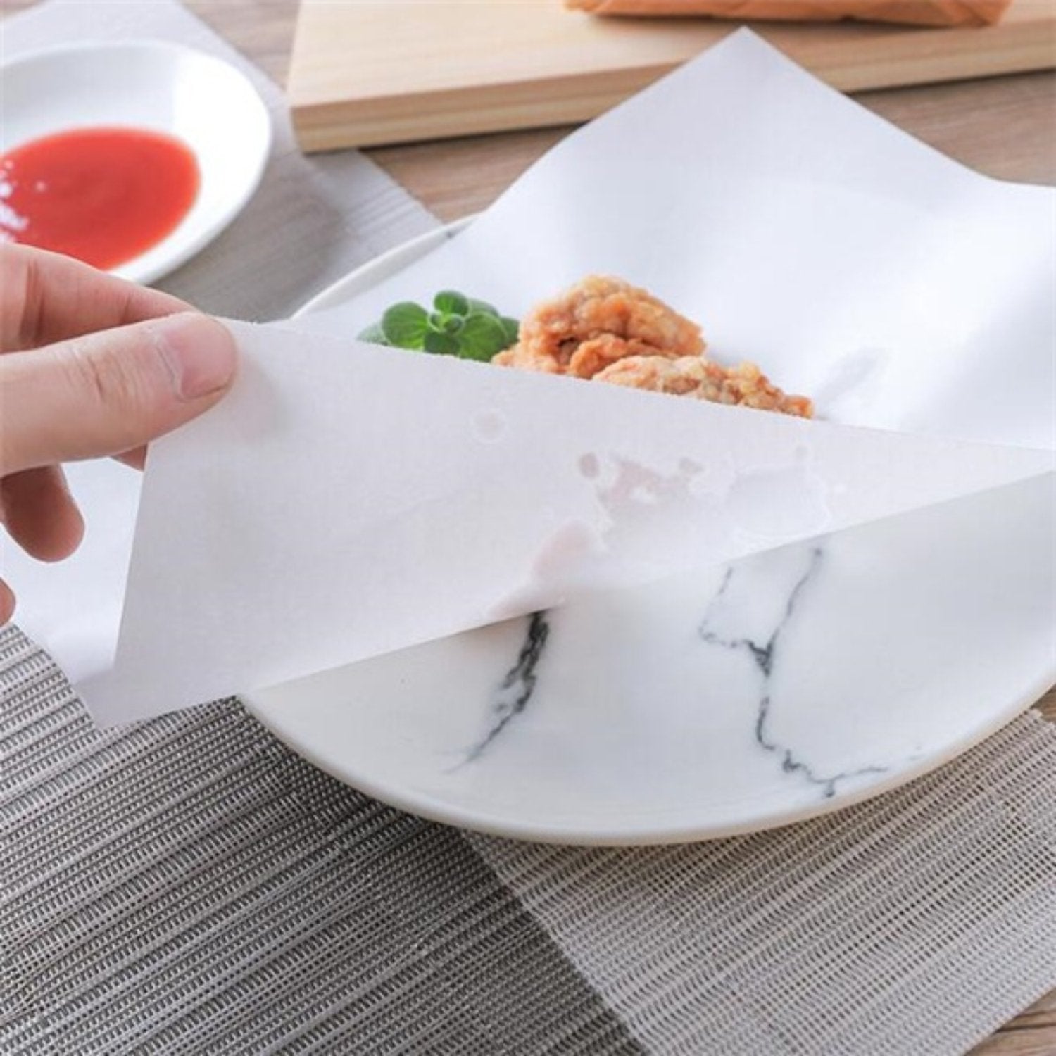 Wukusy 2599 Oil Absorbing Sheets cooking paper for absorbing excess oil from fried foods, shown in a close-up image.