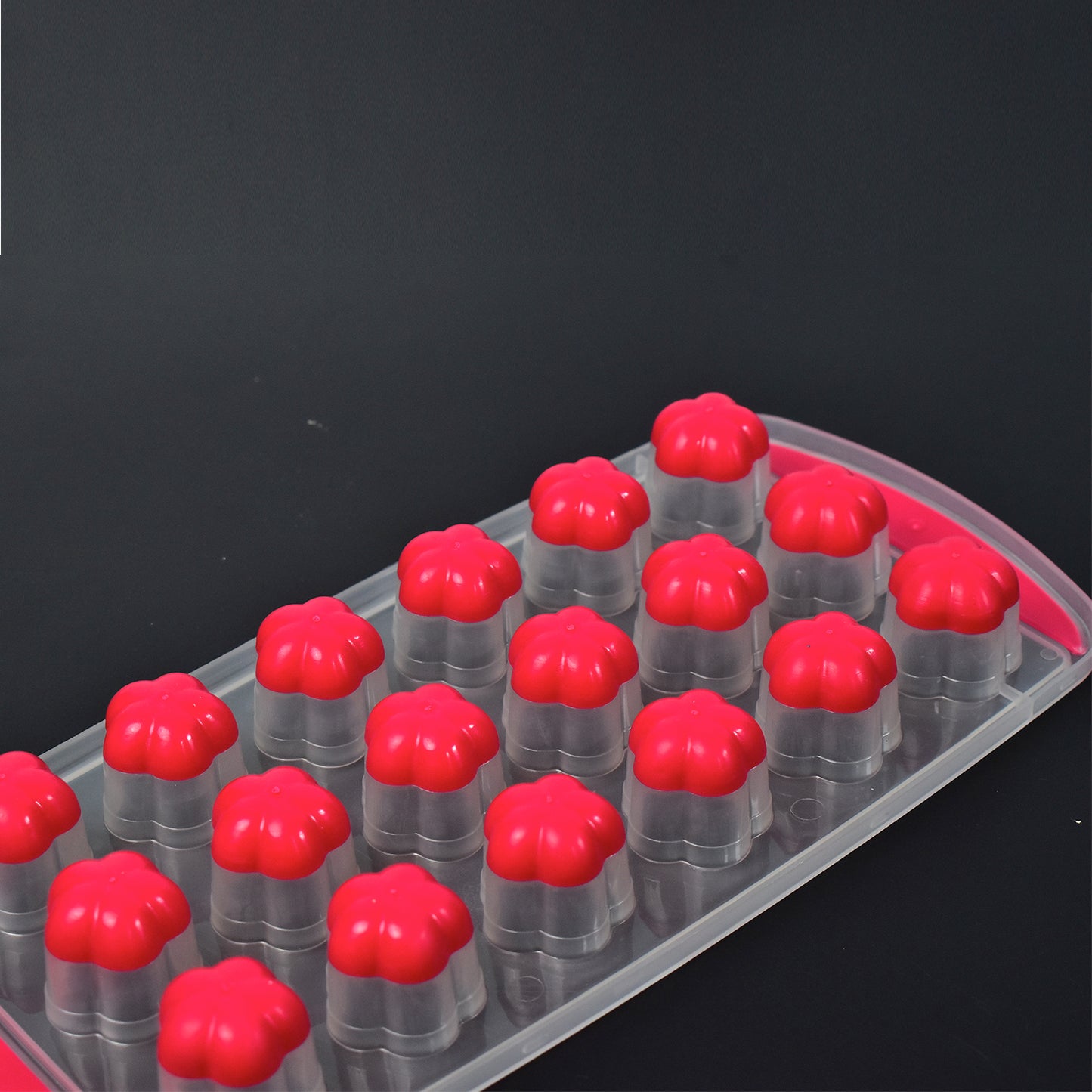 Wukusy 7165 flower-shaped ice mold with 18 cavities, mini ice cube tray for creating decorative flower-shaped ice cubes.