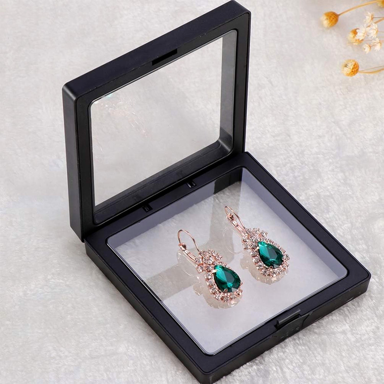 Transparent jewelry display box from Wukusy, 11x11 cm, showcasing a clear, compact case for organizing and presenting jewelry pieces.