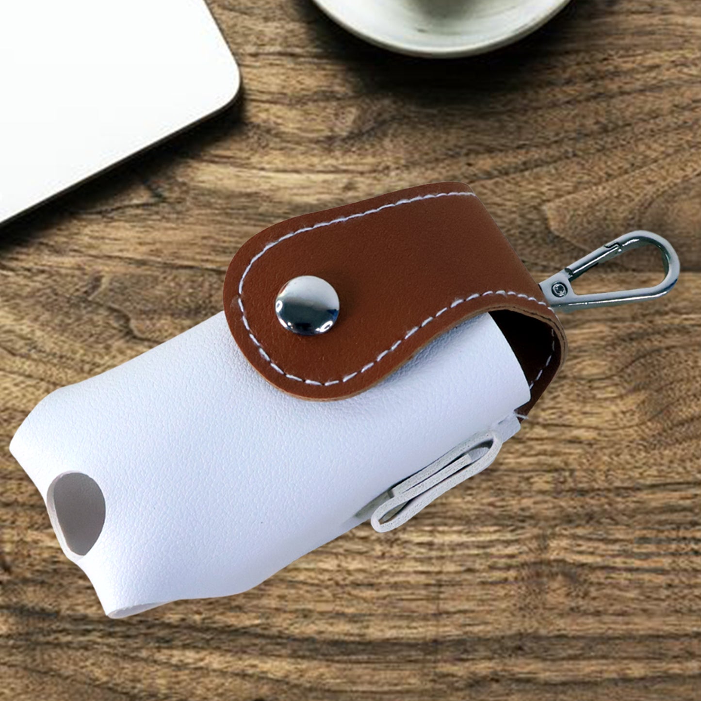 Wukusy golf tees holder mini ball pouch with carabiner, compact storage for golf tees, attached to a bag or belt clip.
