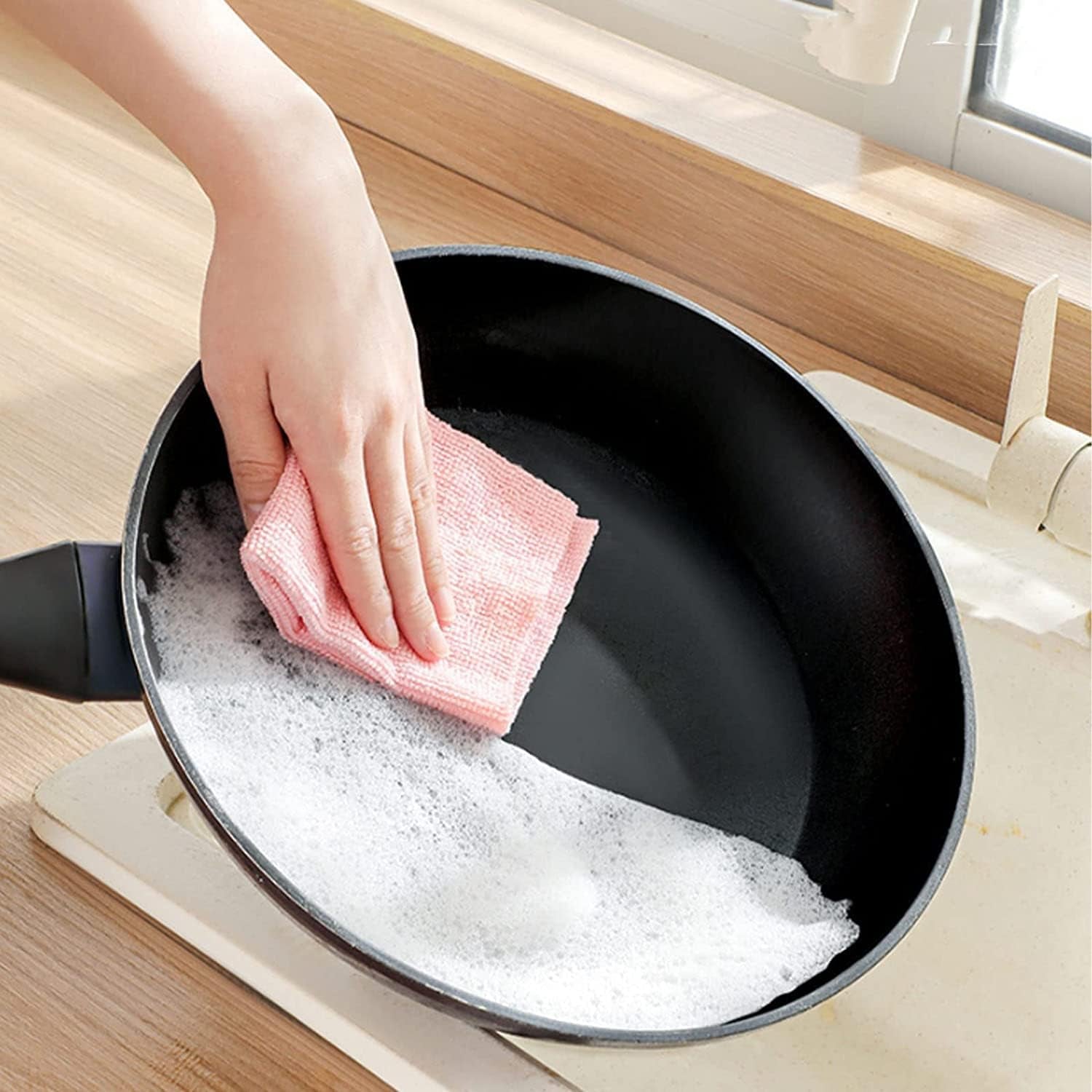 Set of 10 Wukusy microfiber cleaning cloths with box, perfect for dusting and cleaning surfaces effectively.