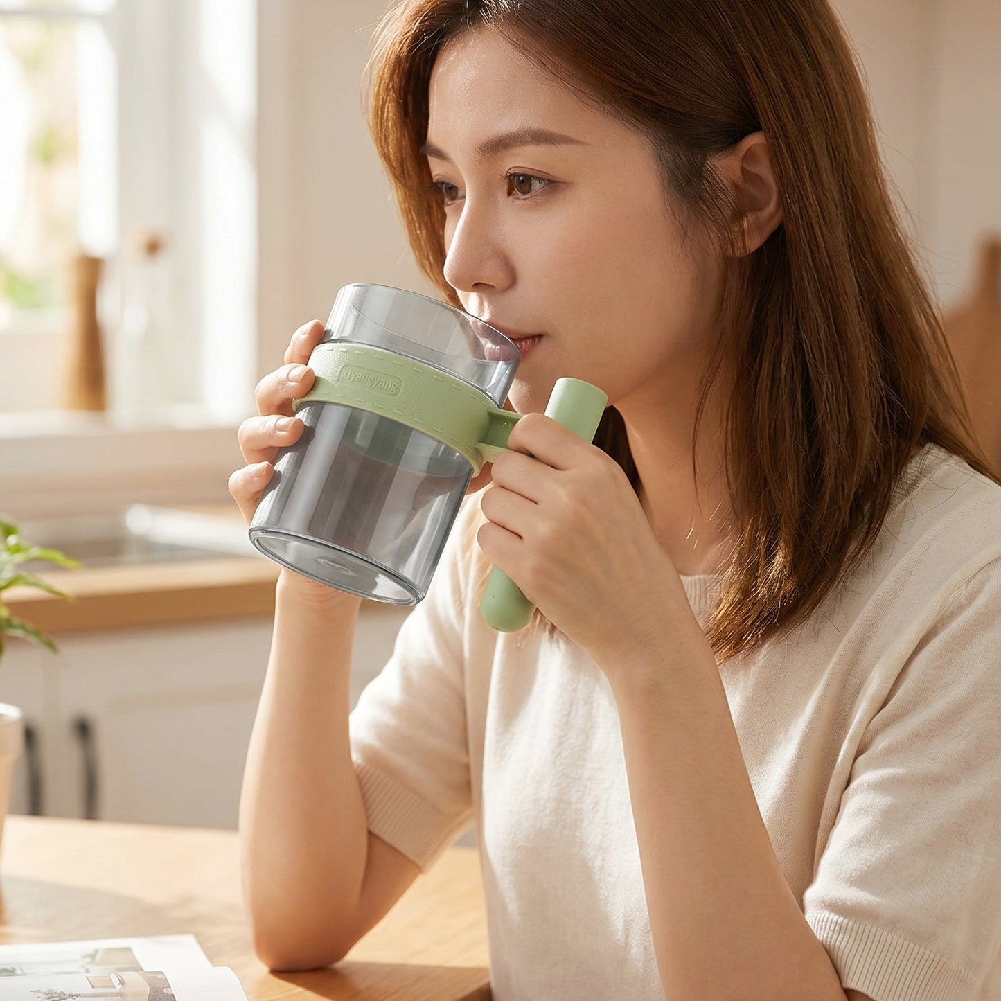 Clear reusable plastic cup with handle for water, tea, or coffee, featuring a simple design and durable construction by Wukusy.