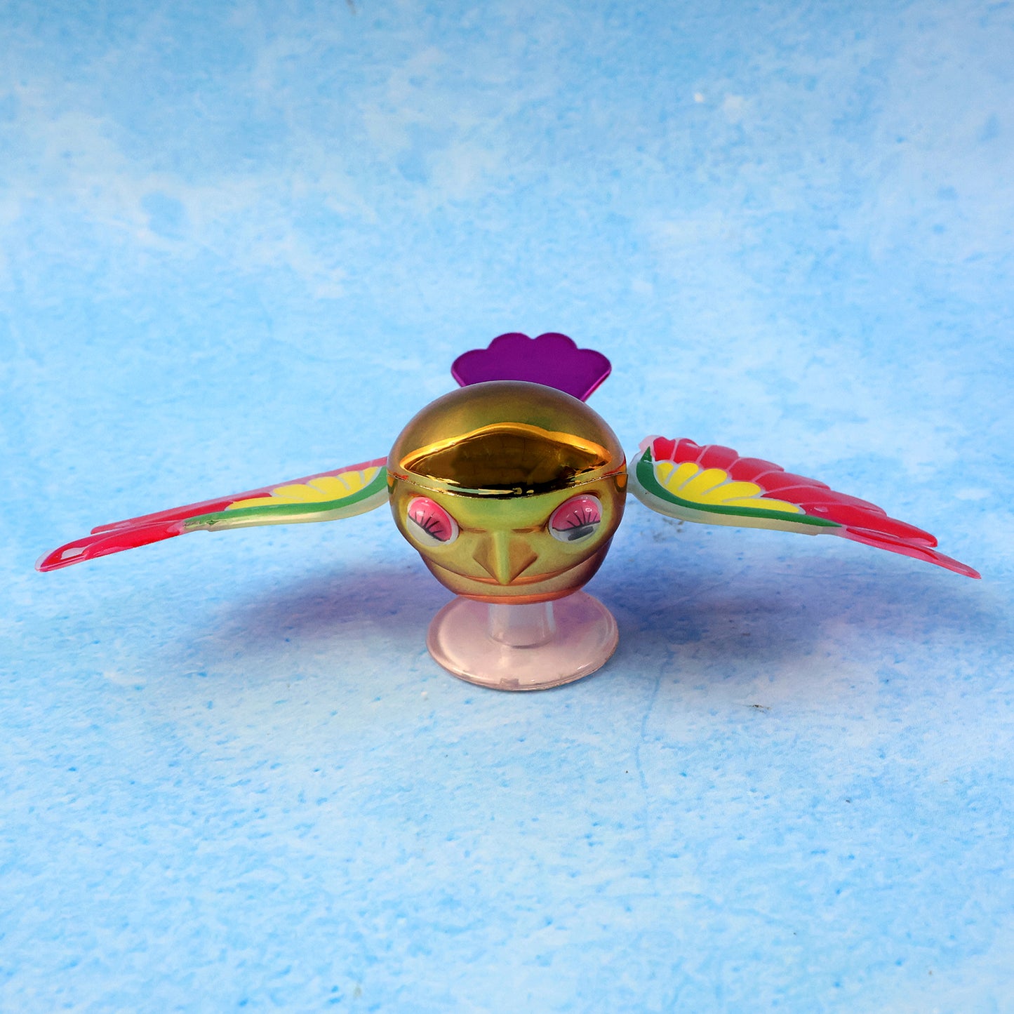 Wukusy wind flying bird dashboard decoration, a single lightweight bird figure with wings spread, designed for car dashboard decor.