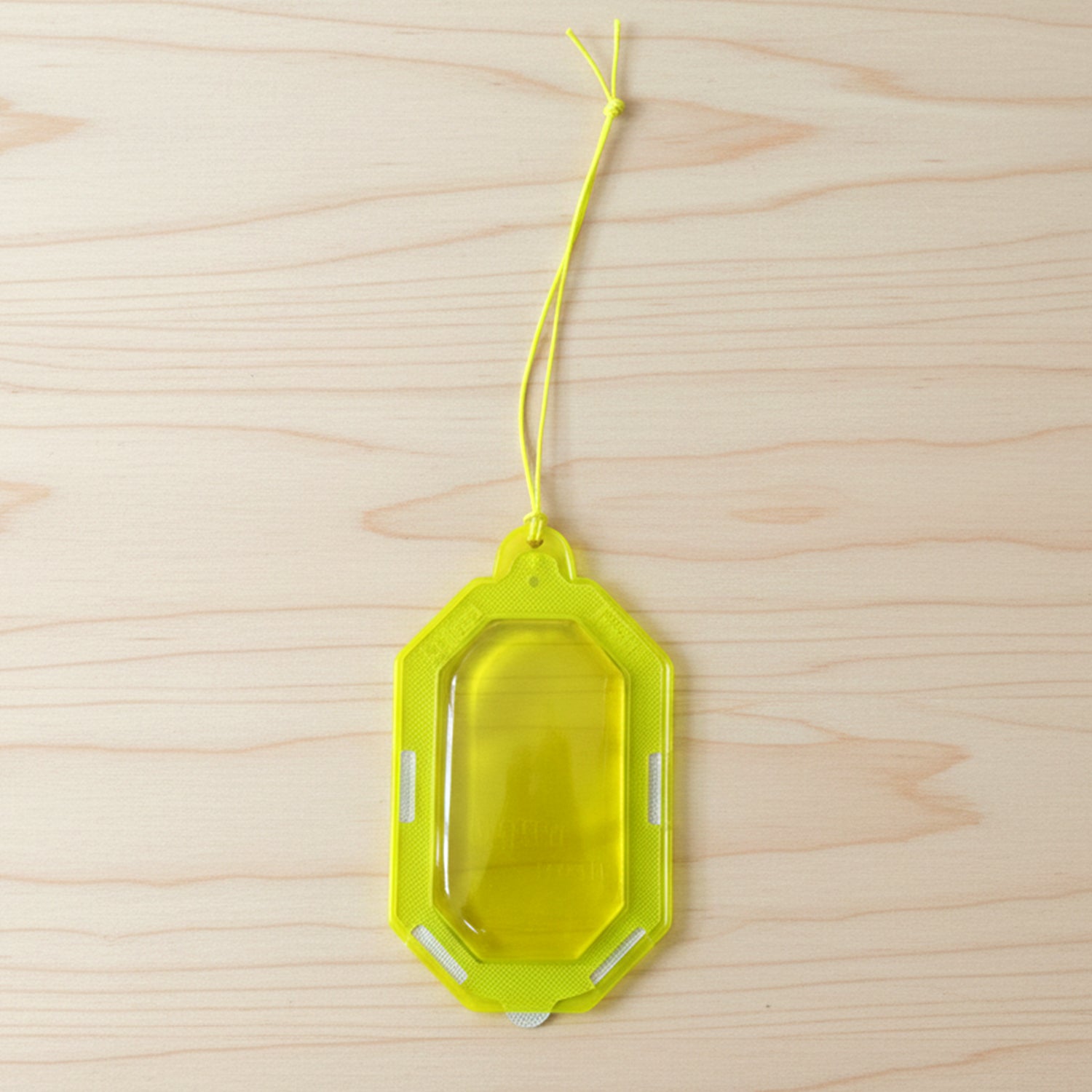 Wukusy hanging gel bathroom air freshener with citrus scent, 9.5g gel in clear plastic container, designed to freshen bathroom air