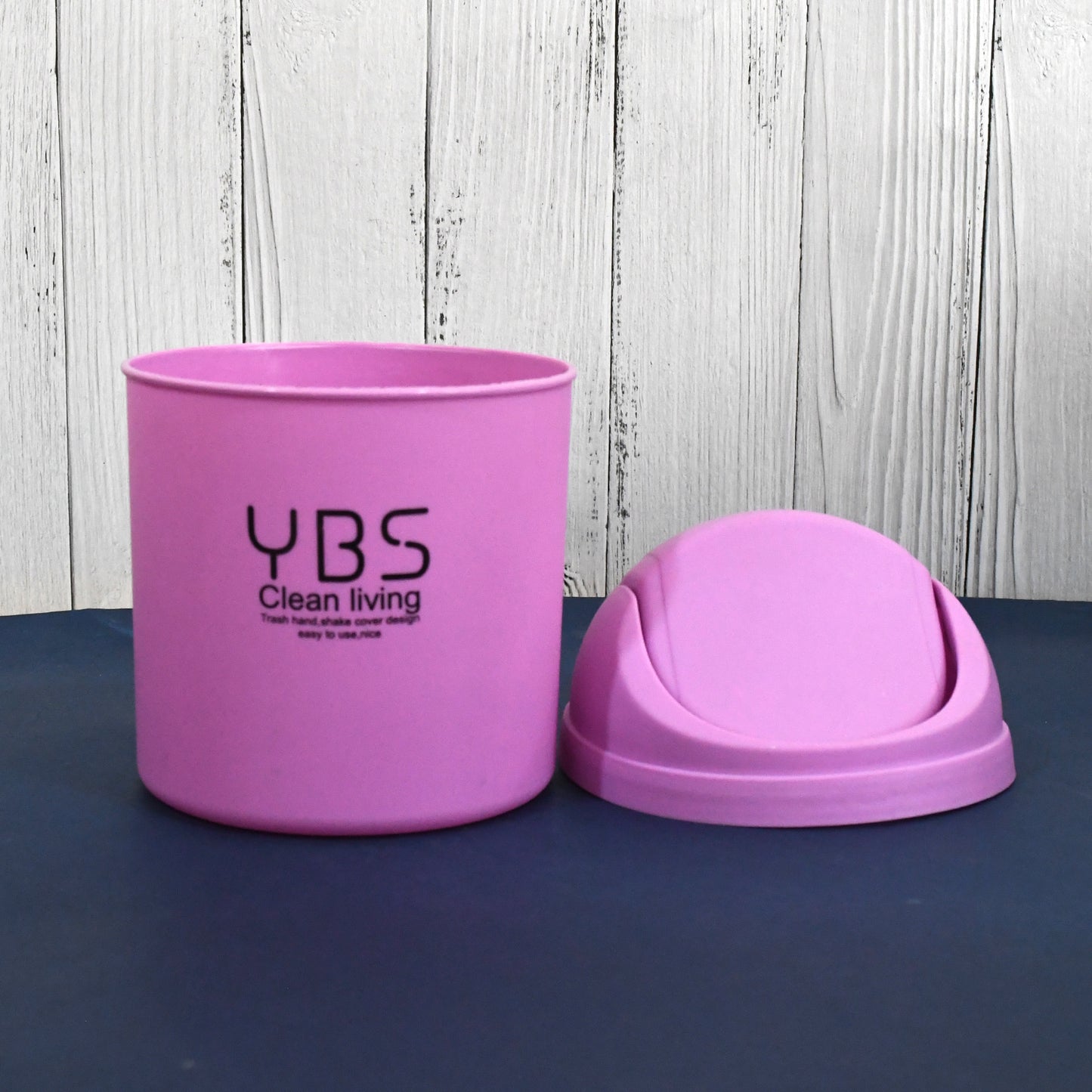 Small Wukusy mini trash can with lid, 18x13 cm, compact indoor waste bin for home organization.