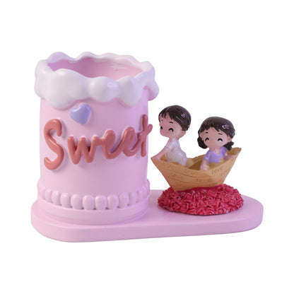 Romantic love couple resin desk organizer pencil holder stand with two figures embracing, perfect for office or study decor.