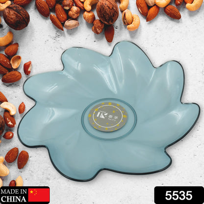 Wukusy flower-shaped plastic dinner plate with floral design, ideal for kids' parties, snacks, breakfast, and holiday gatherings.