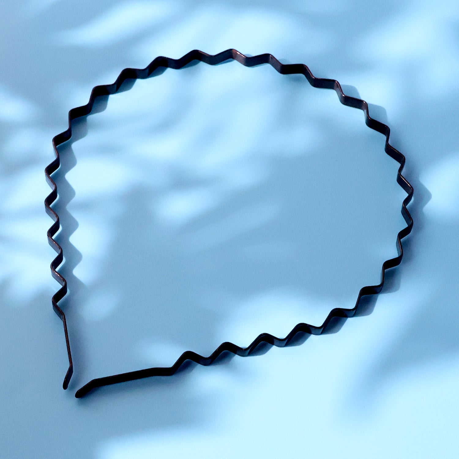 Set of six Wukusy metal zigzag hair bands for men and women, stylish and durable hair accessories in a variety of colors.