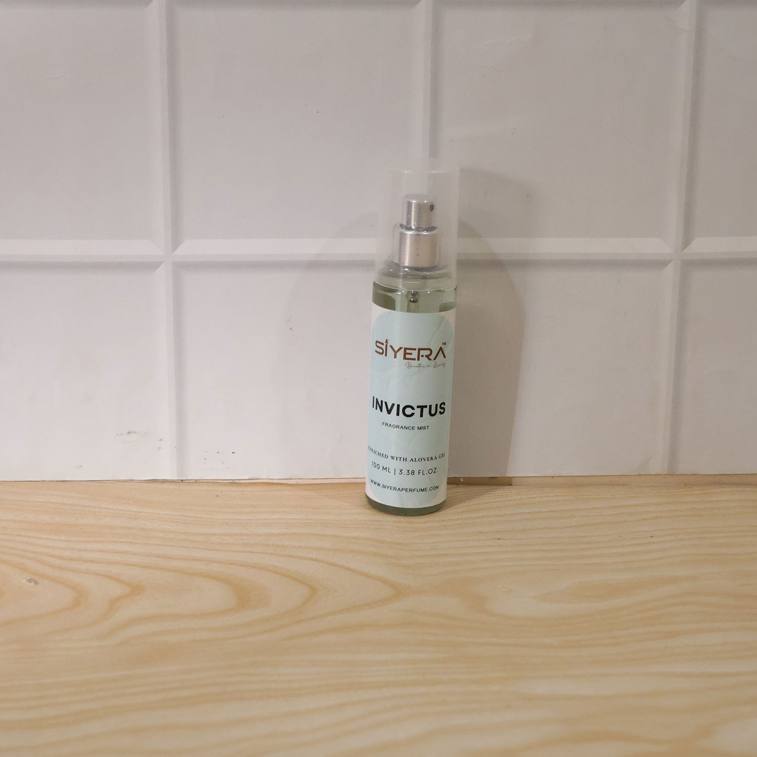 Wukusy Siyera Invictus fragrance mist body spray with aloe vera gel in a 100ml spray bottle, featuring a sleek design.