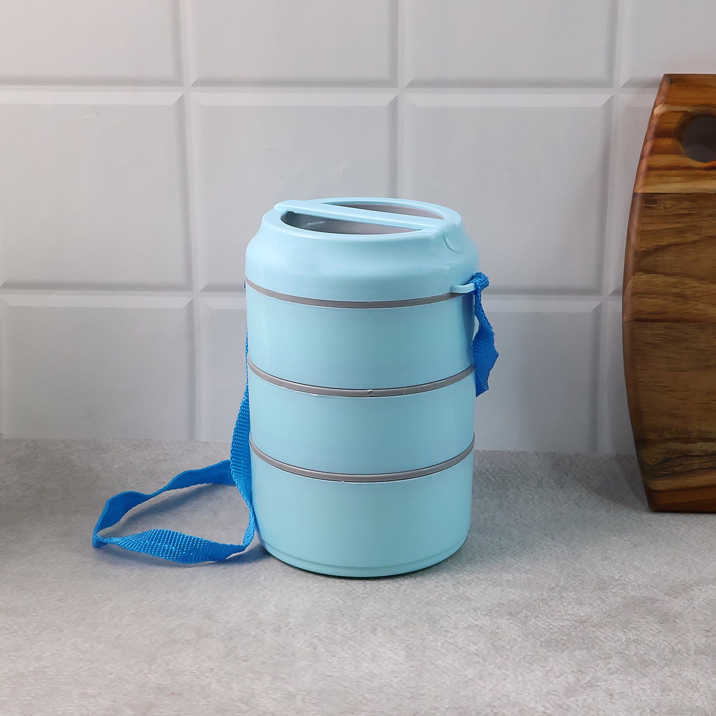 Wukusy 3-layer insulated lunch box set with handle strap, featuring multiple compartments for food storage and portability.