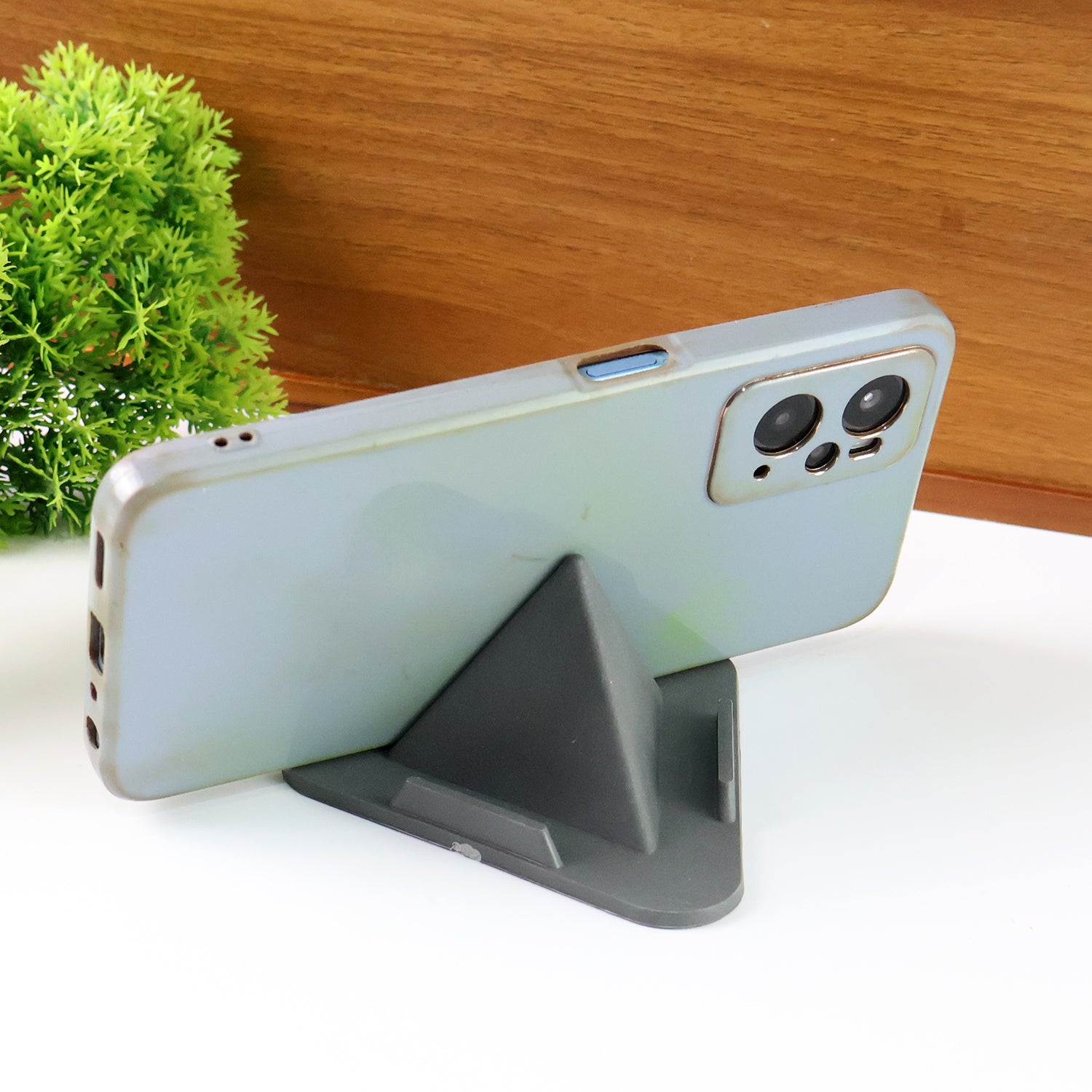 Wukusy Pyramid Grey mobile stand with three inclined angles, designed for hands-free use of smartphones.