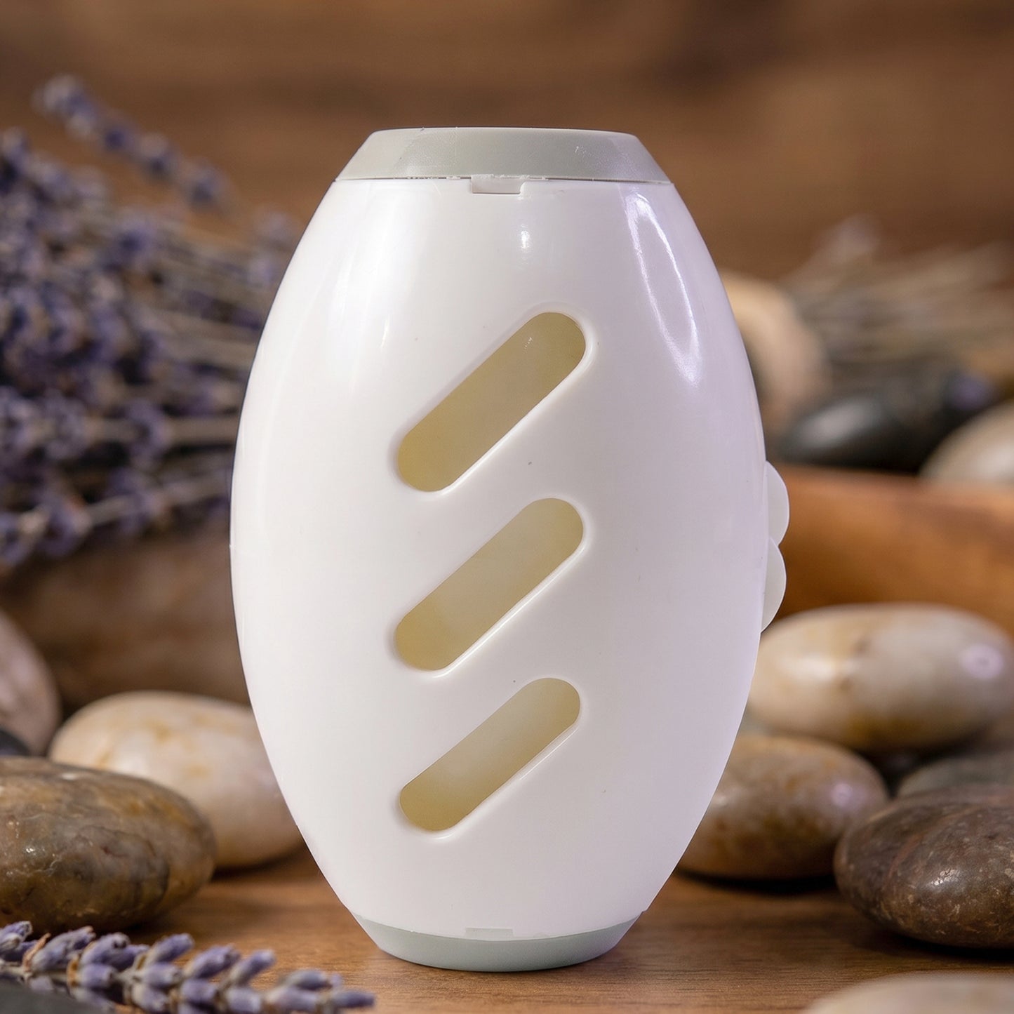 Reusable Wukusy lint roller for clothes and furniture, eco-friendly and easy-to-use for removing lint and pet hair.