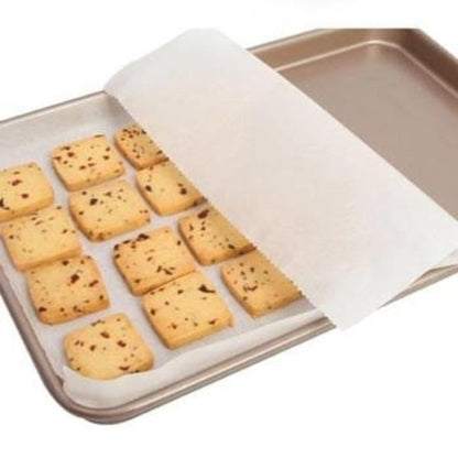 Wukusy 2191 non-stick microwave oven-proof baking paper used for baking and food preparation in a home kitchen setting.