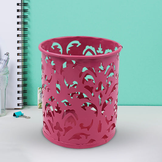 Wukusy metal mesh pen holder on an office desk, designed for organizing pens, pencils, and stationery accessories.
