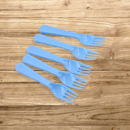 Set of five Wukusy reusable heavy-duty plastic forks for kitchen, travel, and home use, featuring durable design and ergonomic handles.