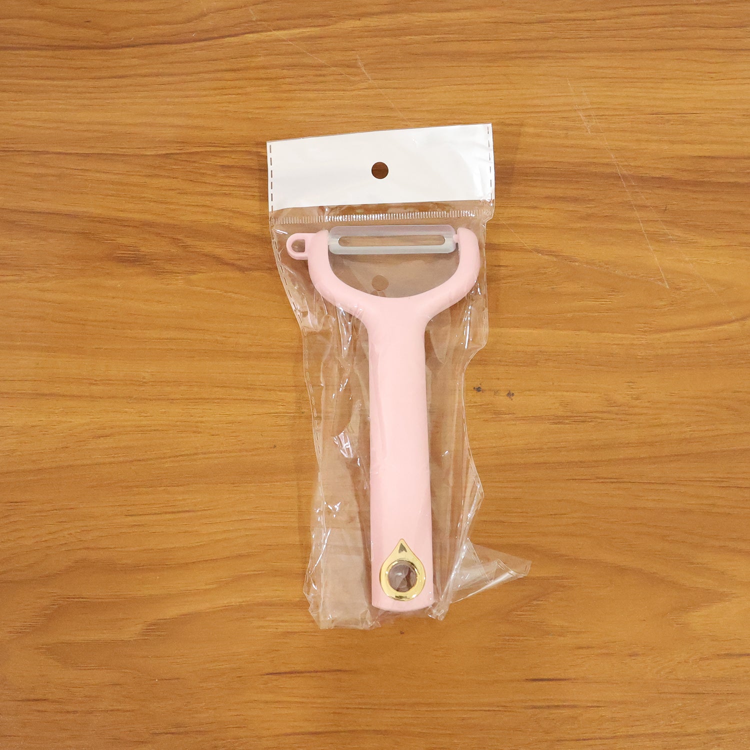 Wukusy handheld vegetable and fruit peeler with ergonomic handle and sharp blade for peeling produce efficiently.