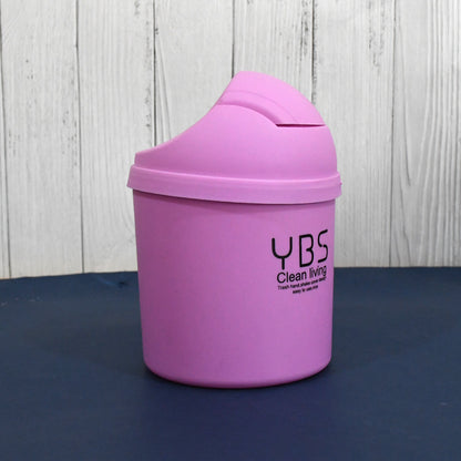Small Wukusy mini trash can with lid, 18x13 cm, for home use, featuring a compact design and a secure lid for waste disposal.