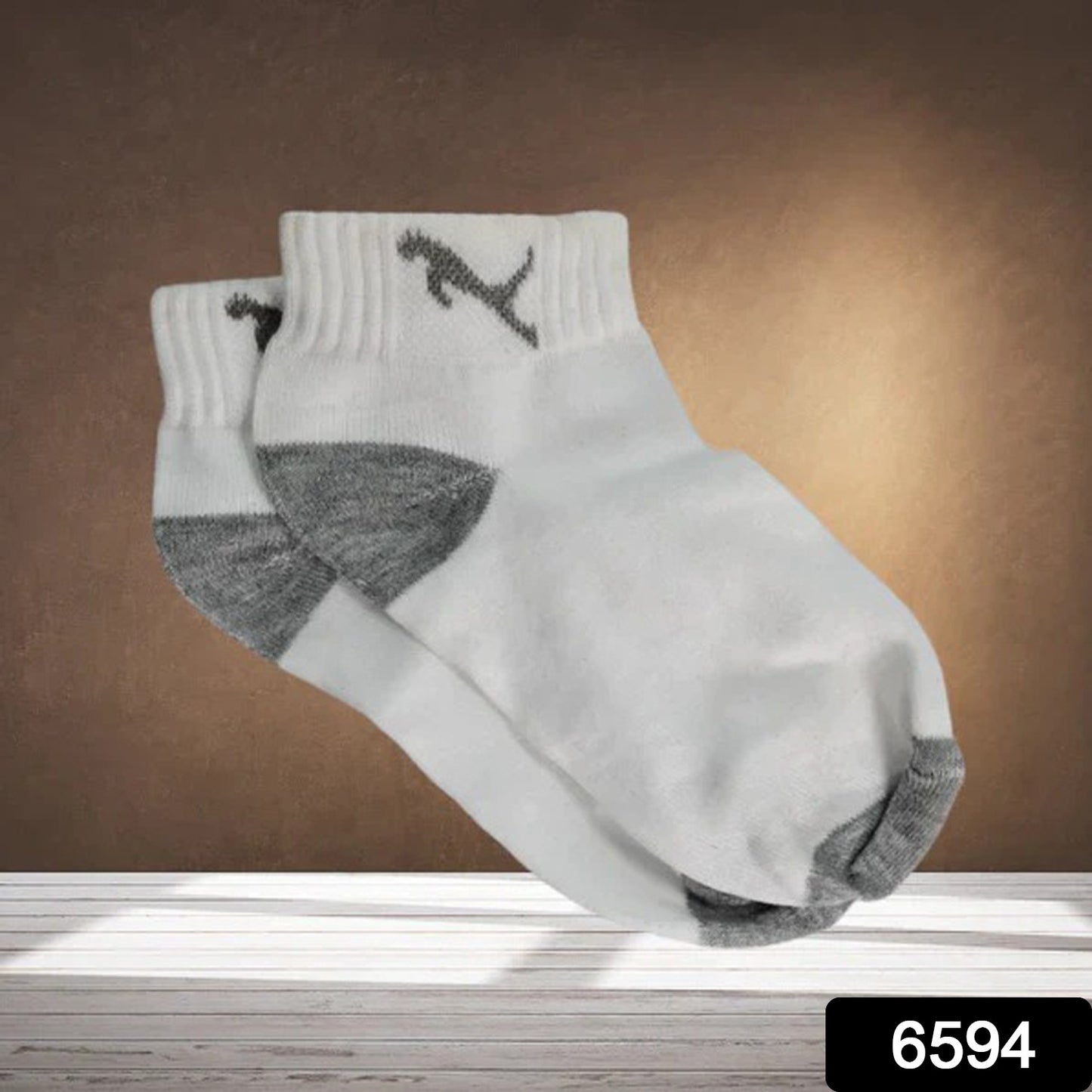 Mens premium Wukusy socks, one pair, featuring comfortable and stylish design with soft fabric and ribbed cuffs.