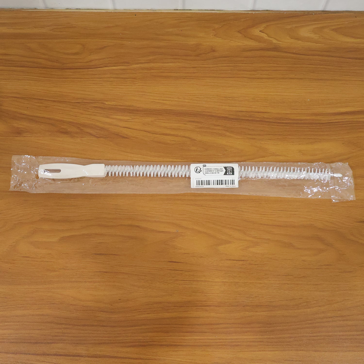 Flexible long reach drain cleaning brush by Wukusy, 45-45.5 cm, designed for effective cleaning of drains and pipes.