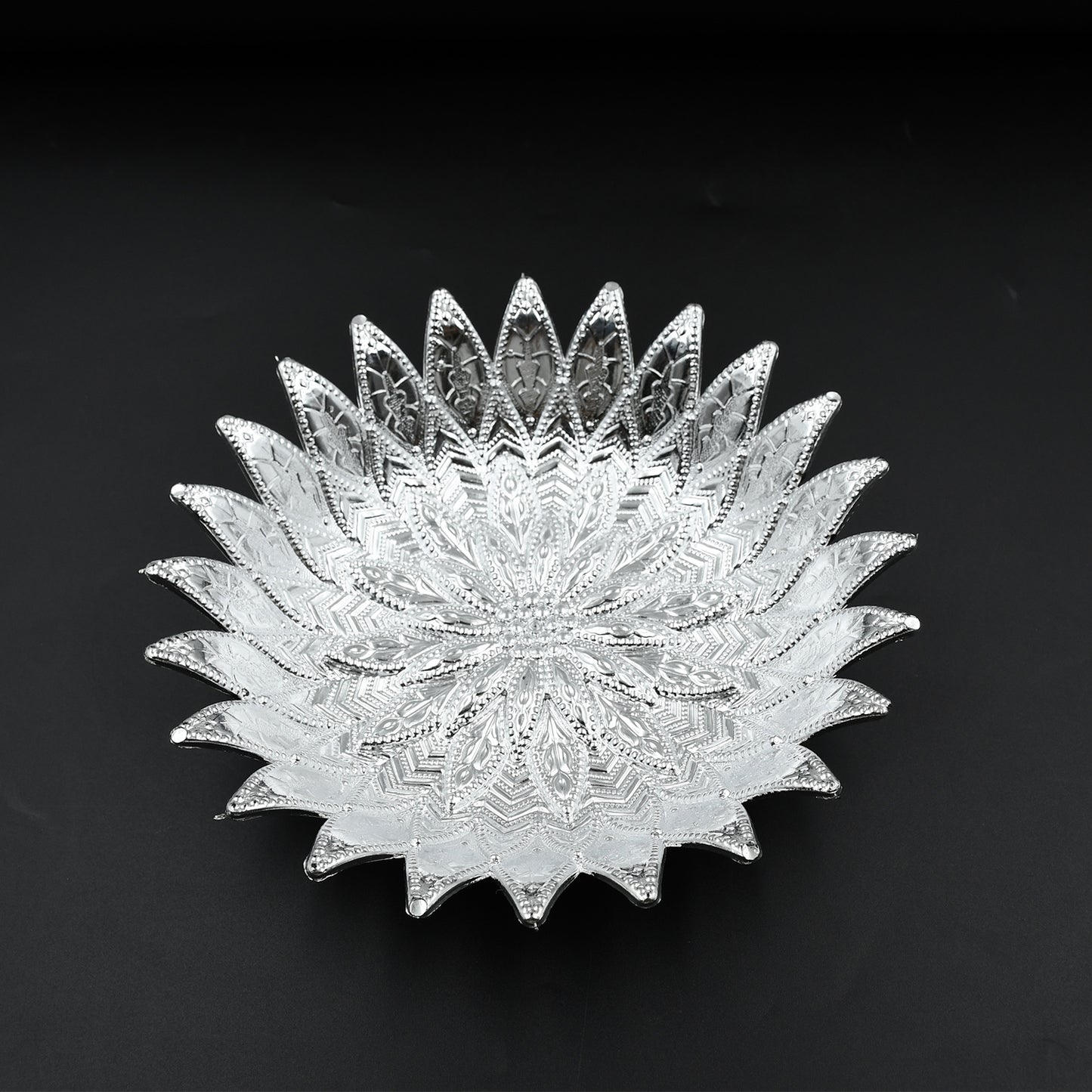 Wukusy 5480 traditional silver-finish plastic serving tray, multipurpose decorative tray for serving Mukhwas and snacks.