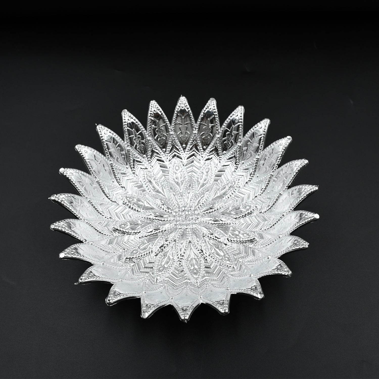 Wukusy 5480 traditional silver-finish plastic serving tray, multipurpose decorative tray for serving Mukhwas and snacks.