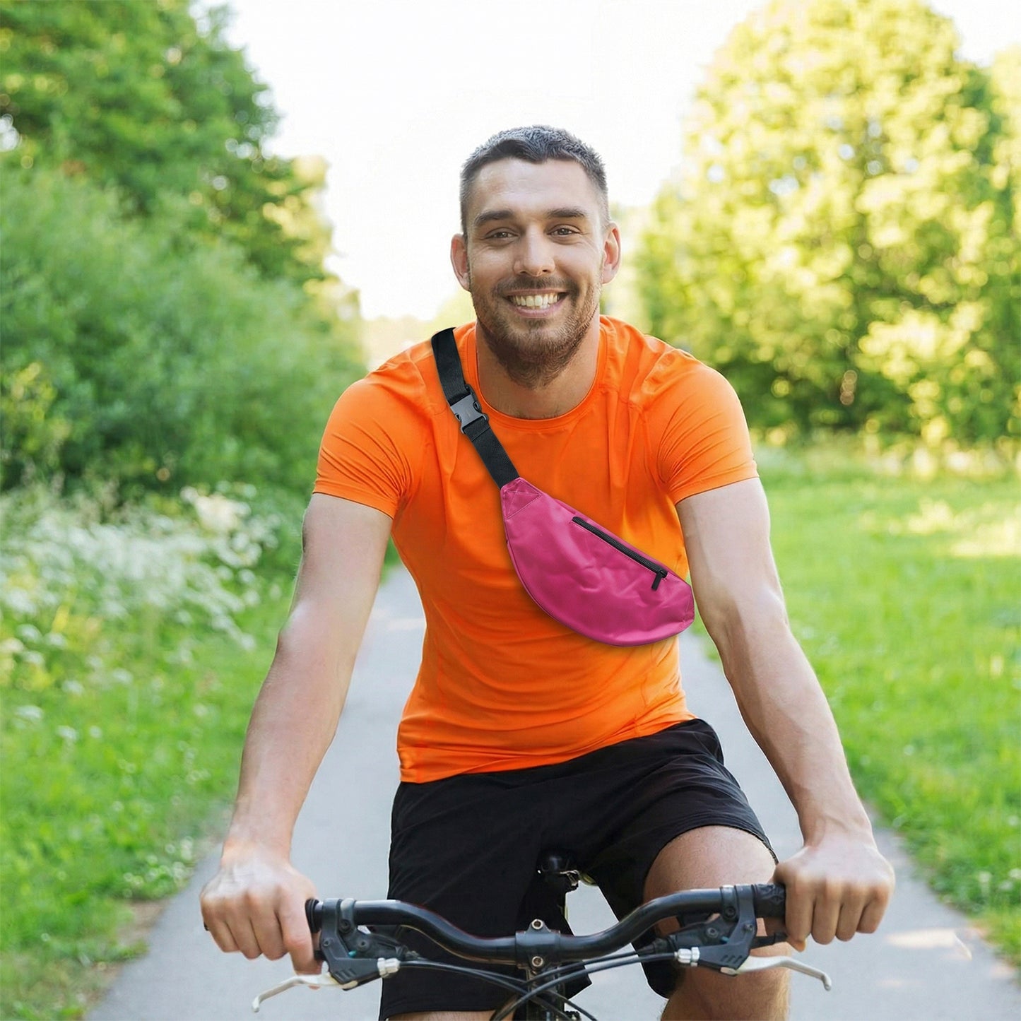 Wukusy adjustable waist bag with zipper, lightweight travel fanny pack worn around the waist, suitable for secure storage.