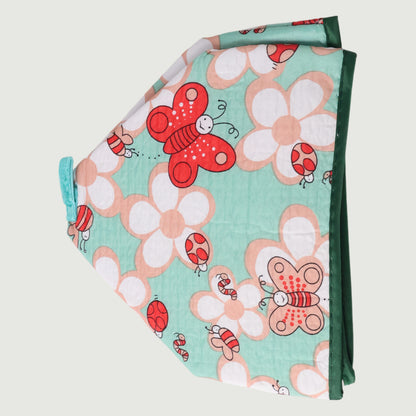 Foldable Wukusy food cover in 20x20 cm, made of lightweight mesh fabric for protecting dishes from insects.