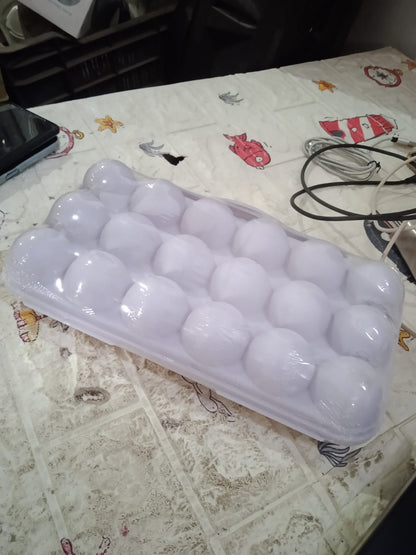 Wukusy 18-grid shock-proof egg holder storage container with buckle, full seal design, suitable for fridge, camping, kitchen use