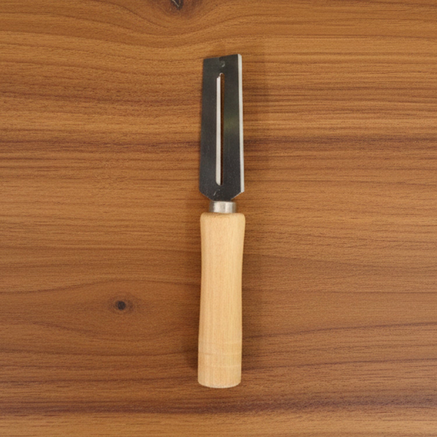 Stainless steel vegetable peeler by Wukusy with ergonomic handle, ideal for peeling carrots, potatoes, and other vegetables.