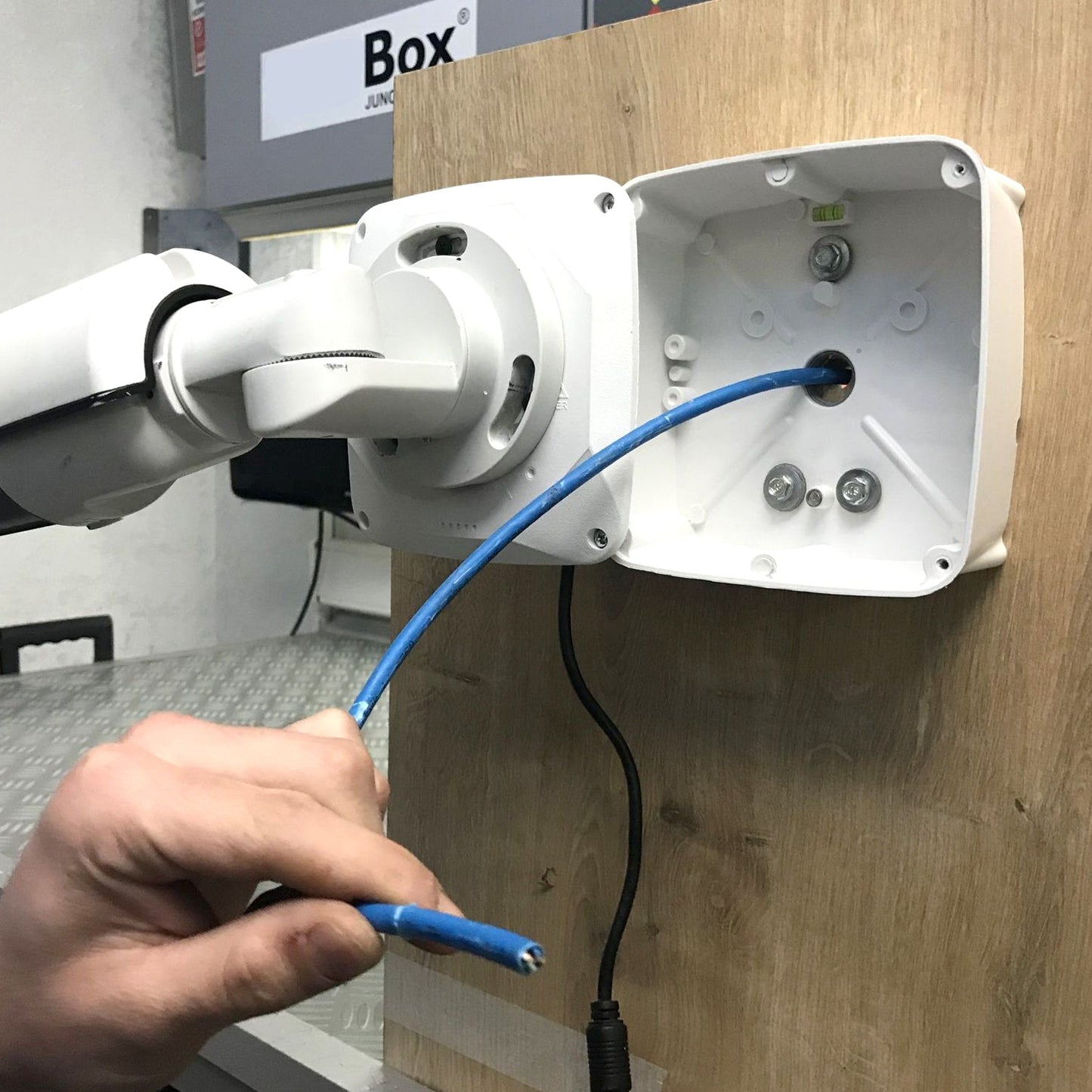 Wukusy 9032 camera mounting box for home improvement, used for storing cameras and protecting them from damage.