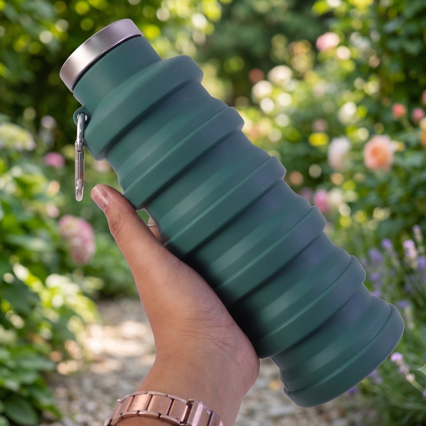 Wukusy silicone foldable collapsible leak-proof travel water bottle, 500ml, in vibrant blue, with a secure screw cap and flexible design
