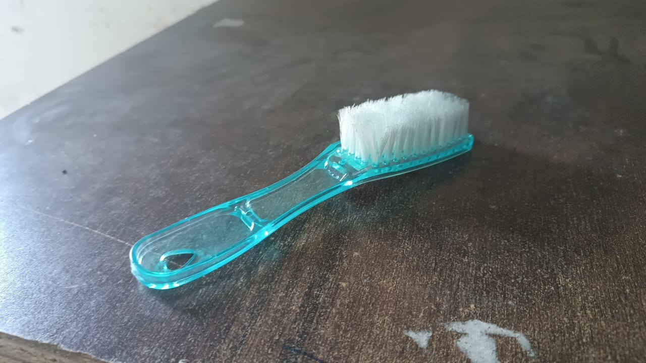 Wukusy plastic handle scrubbing brush with colorful bristles, 19 cm long, ideal for shoes, clothes, and home cleaning tasks.