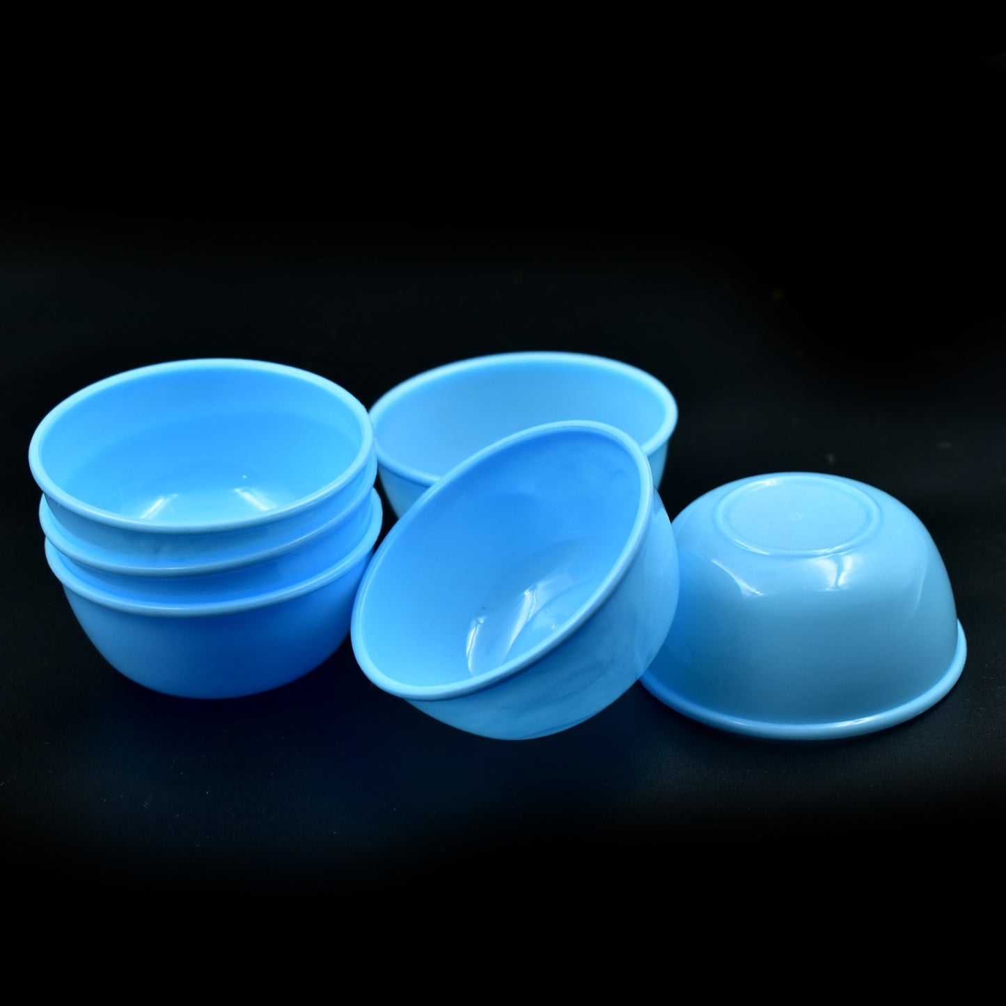 Set of six Wukusy small plastic bowls, microwave safe and unbreakable, ideal for kitchen storage and serving.