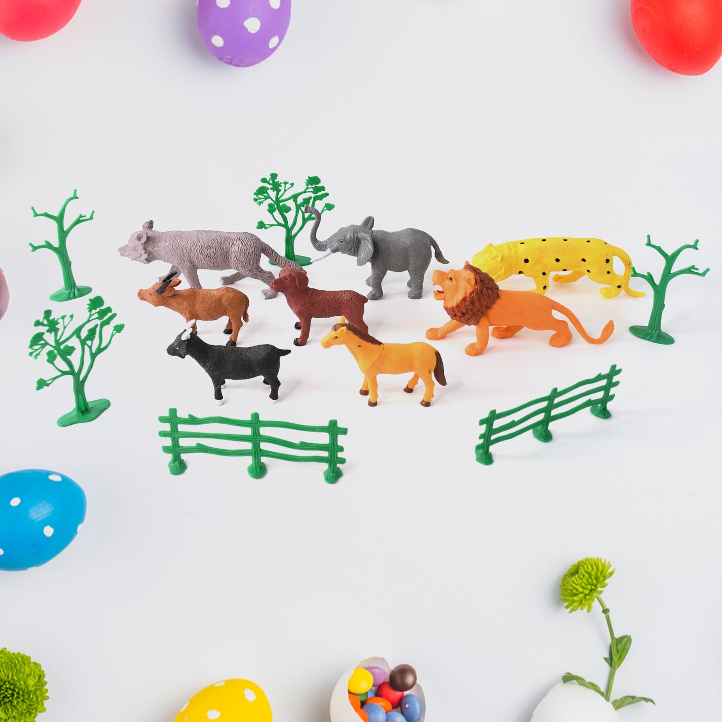 Colorful Wukusy Animal Kingdom plastic toy set for kids featuring 14 animal figures and play accessories.